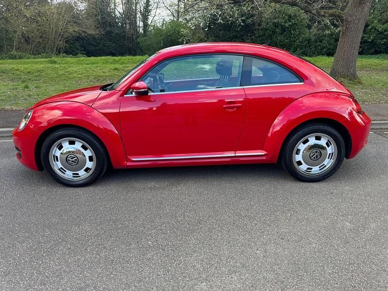 Usado VW Beetle Design 105 HP (77 kW) 2013 Vermelho Citadino