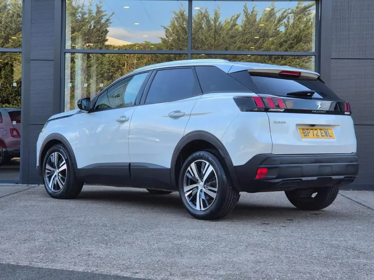 Used Peugeot 3008 Active+ 131 HP (96 kW) 2023 White SUV