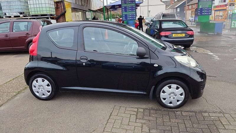 Used Peugeot 107 68 HP (50 kW) 2010 Black Hatchback