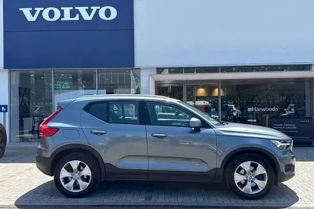 Used Volvo XC40 Momentum 188 HP (138 kW) 2019 SUV