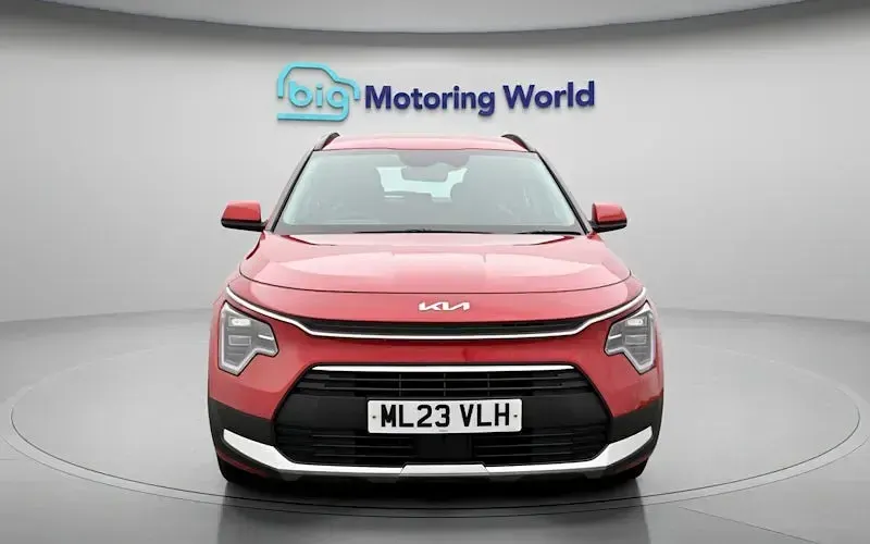 Gebraucht Kia Niro 141 PS (103 kW) 2023 Rot SUV