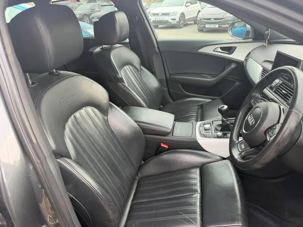 Used Jaguar XE R-Sport 180 HP (132 kW) 2016 Red Sedan