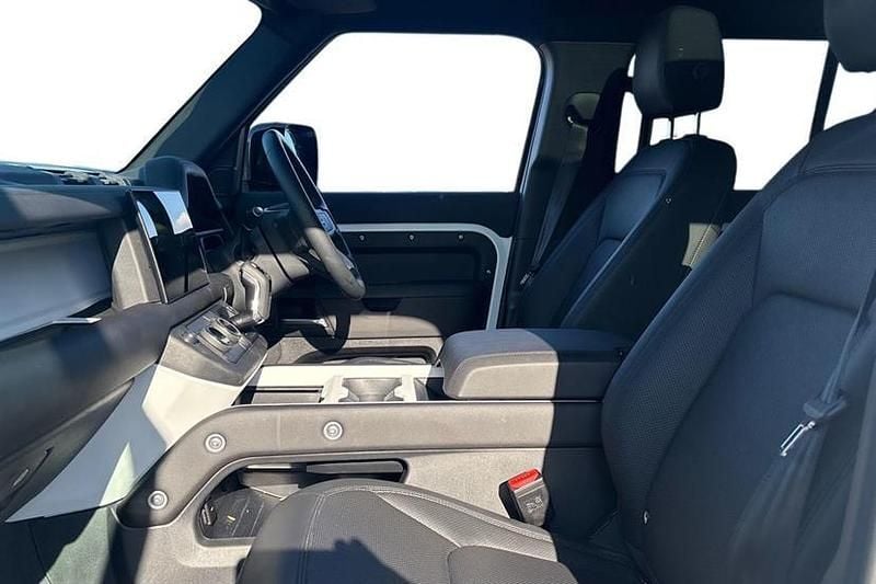 Usado Land Rover Defender SE Dynamic 250 HP (183 kW) 2025 Branco SUV