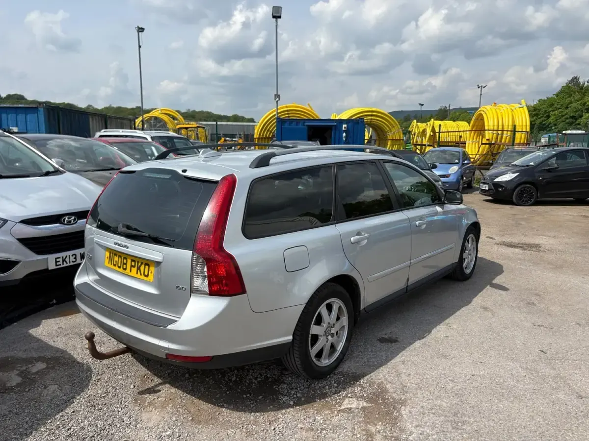 Usado Volvo V50 109 CV (80 kW) 2008 Plateado Familiar