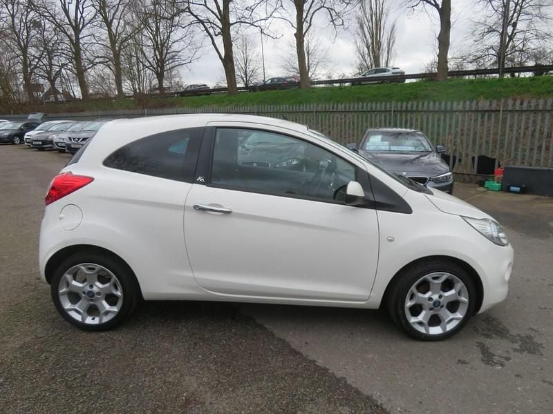 Used Ford Ka Metall 69 HP (50 kW) 2014 White Hatchback