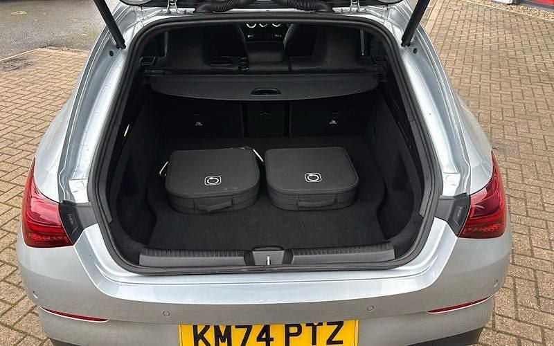 Used Mercedes CLA250e Shooting Brake Executive 218 HP (160 kW) 2025 Estate