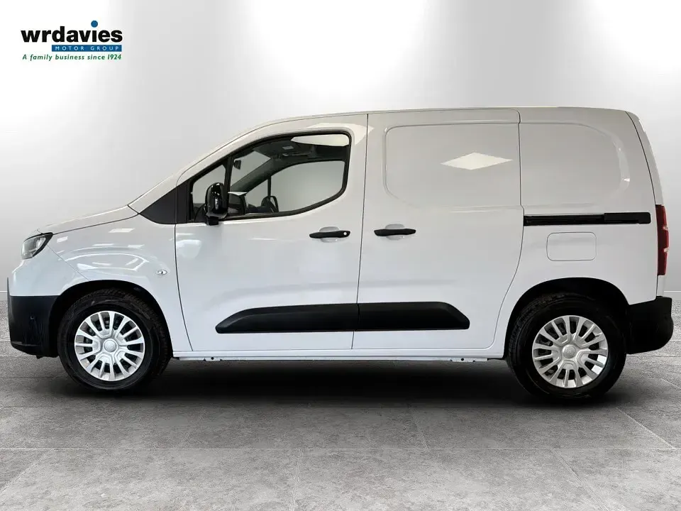 Used Toyota Proace 11 kW (15 HP) 2024 White MPV