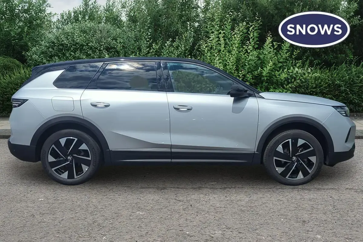 Used Vauxhall Grandland X Ultimate 136 HP (100 kW) 2025 Silver SUV