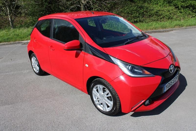 Begagnad Toyota Aygo x-press 2015 Röd Halvkombi