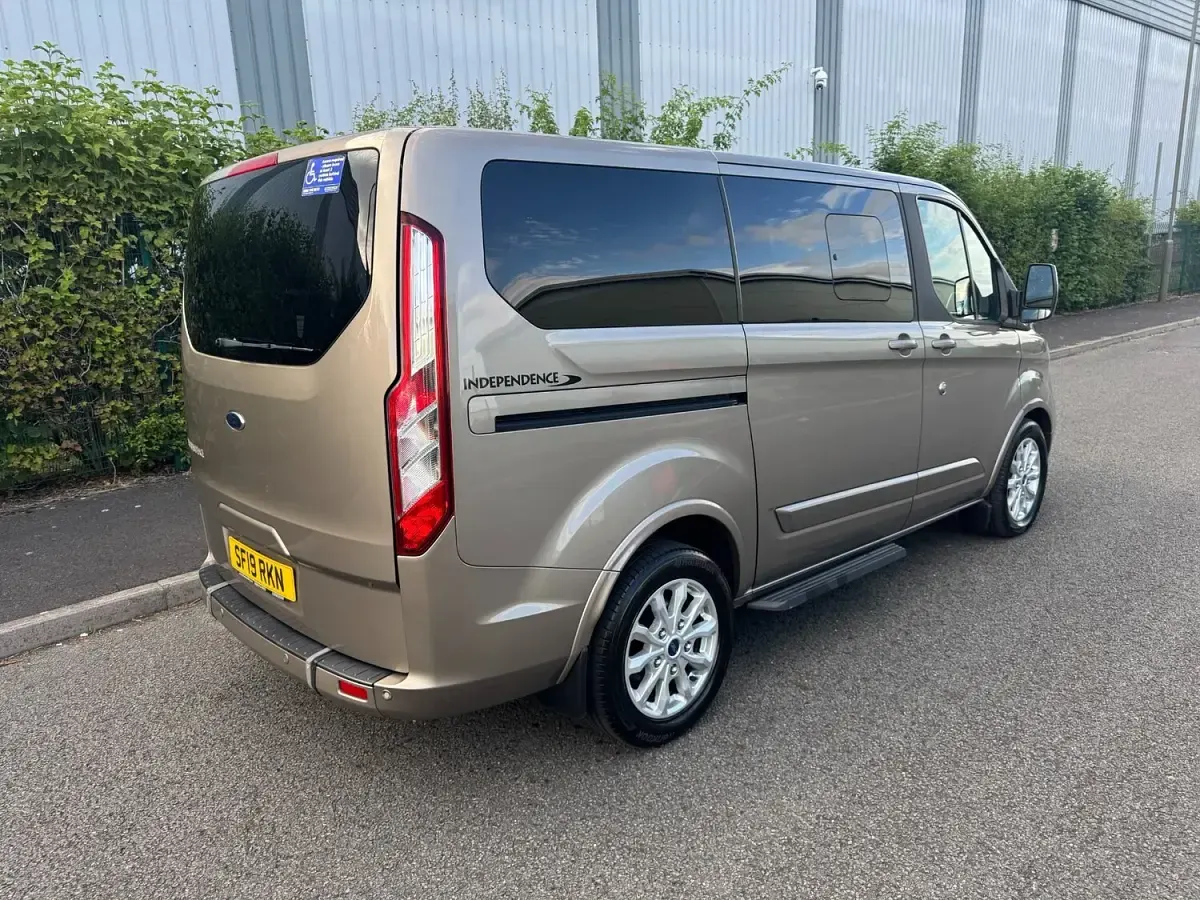 Used Ford Tourneo Titanium 130 HP (95 kW) 2019 Silver MPV