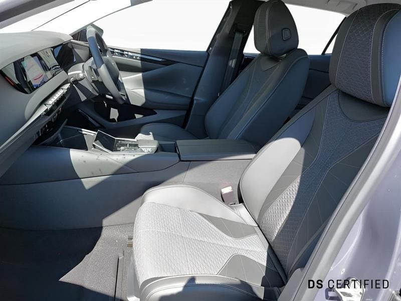 New DS Automobiles DS4 136 HP (100 kW) 2025 Special metallic  night flight Hatchback