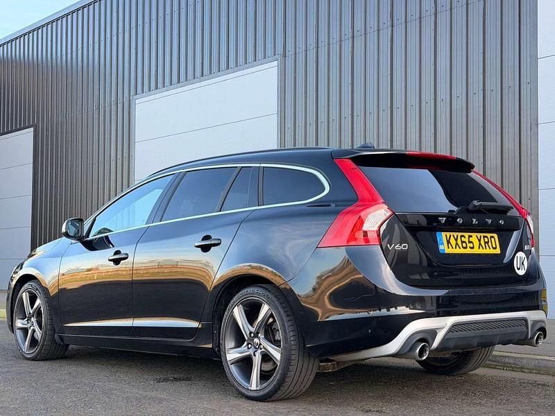 Used Volvo V60 R-Design 136 HP (100 kW) 2015 Black Estate