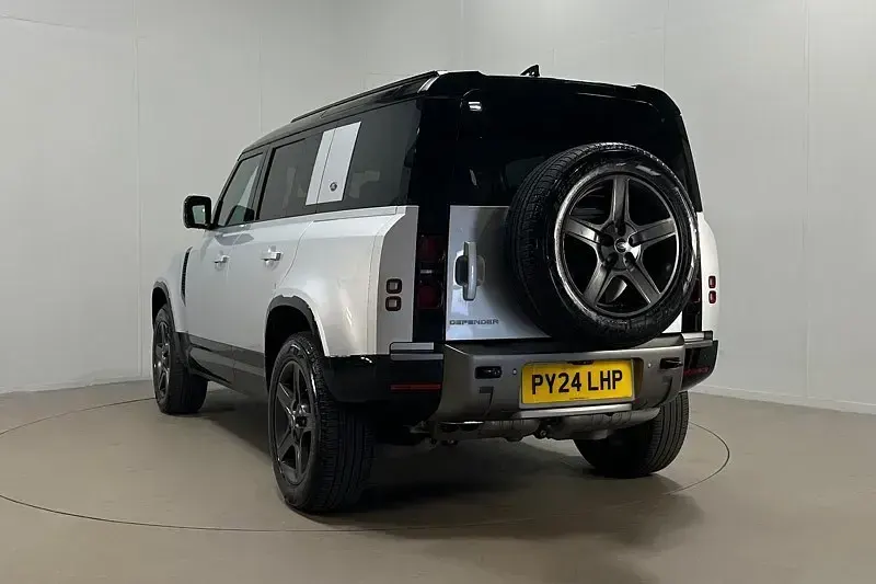 Usado Land Rover Defender SE Dynamic 245 HP (180 kW) 2024 Prateado SUV