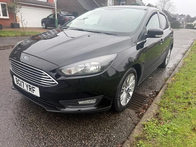 Used Ford Focus Zetec 125 HP (91 kW) 2017 Black Hatchback
