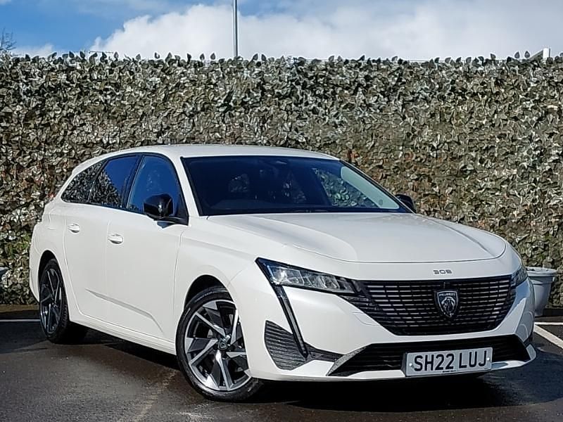 Used Peugeot 308 Allure Premium 131 HP (96 kW) 2022 White Estate