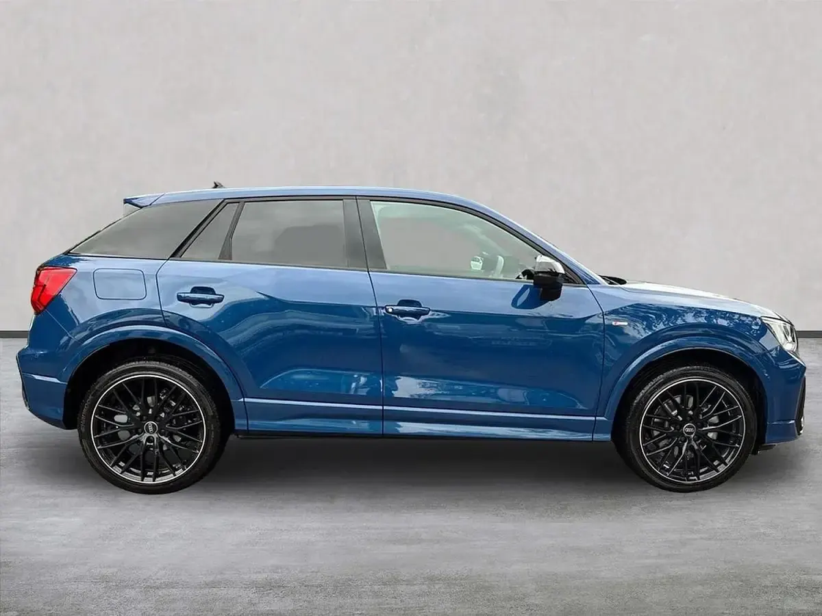 Used Audi Q2 Black Edition 150 HP (110 kW) 2026 Blue SUV