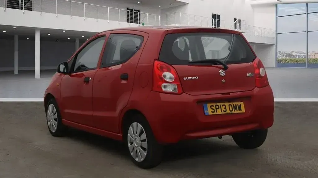 Used Suzuki Alto 68 HP (50 kW) 2013 Red Hatchback