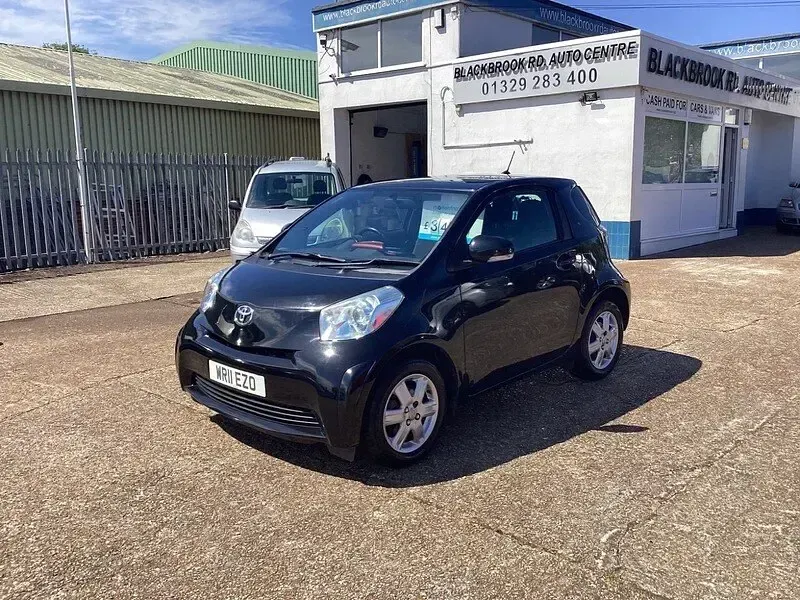 Used Toyota iQ 68 HP (50 kW) 2011 Black Hatchback