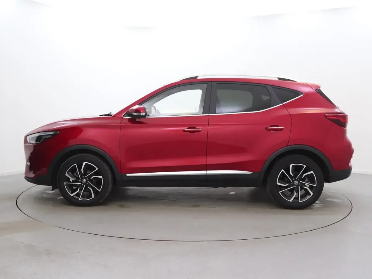 Usado MG ZS Exclusive 106 CV (77 kW) 2023 Rojo SUV