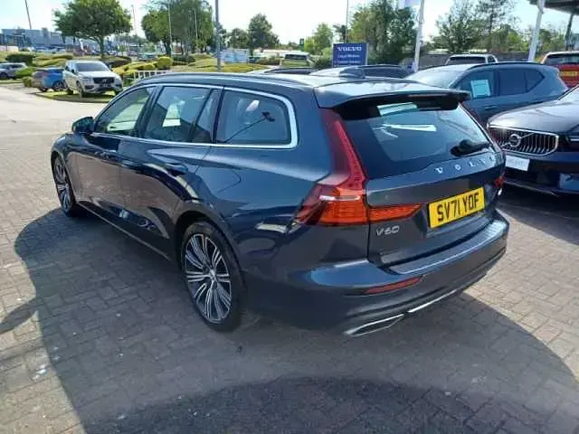 Used Volvo V60 Inscription 197 HP (144 kW) 2022 Blue Estate