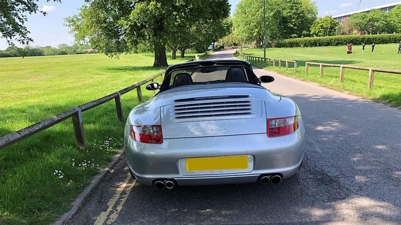 Begagnad Porsche 911 355 HK (261 kW) 2006 Cab