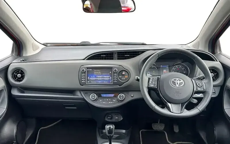 Usata Toyota Yaris Hybrid 101 CV (74 kW) 2019 Rosso Utilitaria