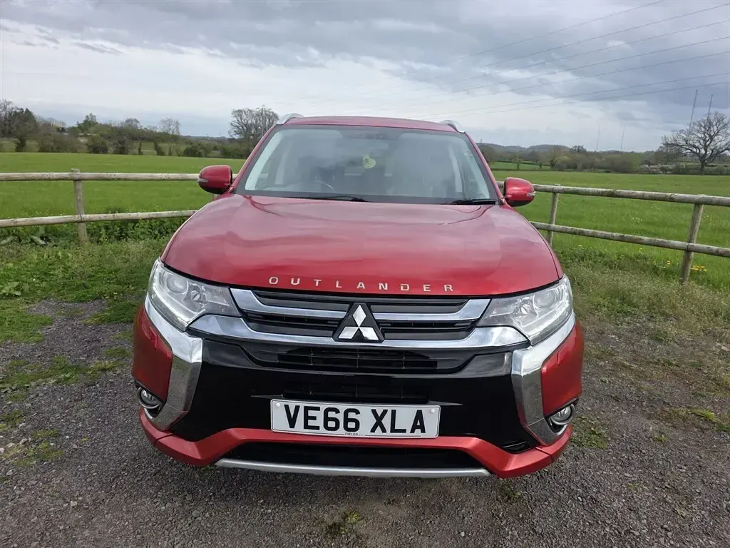 Used Mitsubishi Outlander 199 HP (146 kW) 2016 Metallic SUV