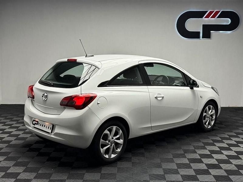 Used Vauxhall Corsa 90 HP (66 kW) 2016 White Hatchback