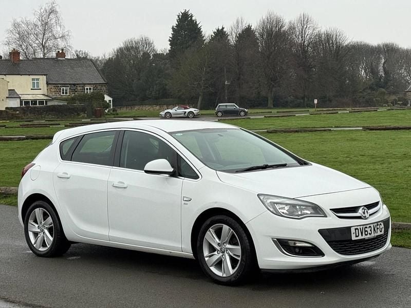 Used Vauxhall Astra SRi 2013 White Hatchback