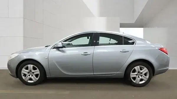Used Vauxhall Insignia 140 HP (102 kW) 2011 Silver Hatchback