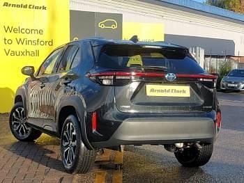 Used Toyota Yaris Hybrid Design 116 HP (85 kW) 2022 Black Estate
