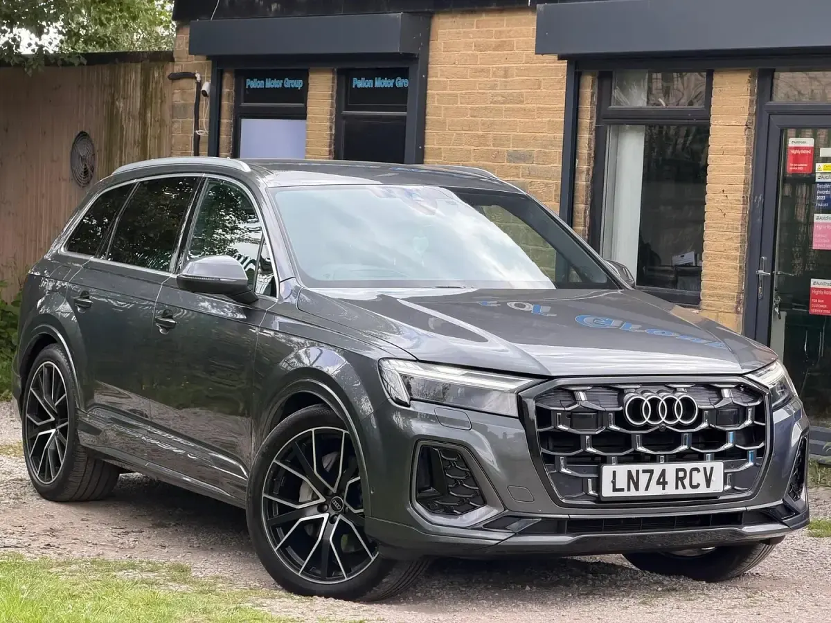 Used Audi Q7 S-Line 231 HP (169 kW) 2024 Grey SUV