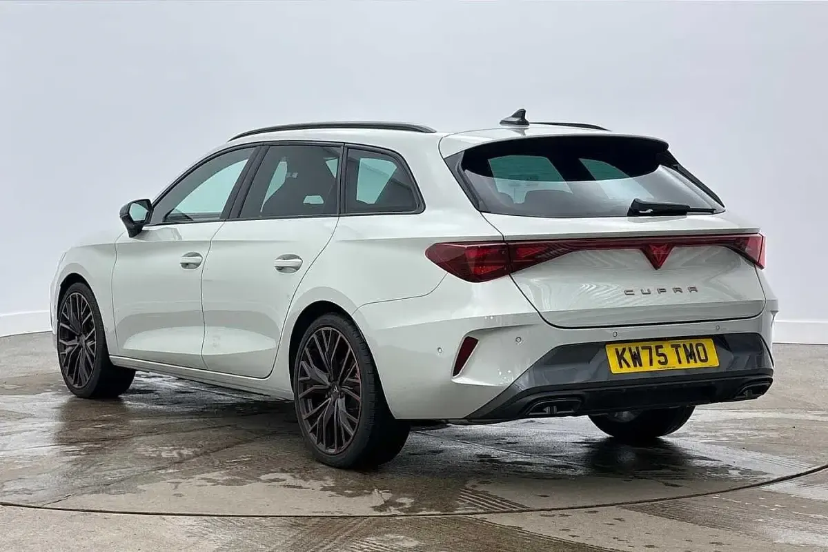 Nuevo Cupra Leon 150 CV (110 kW) 2026 Gris Familiar