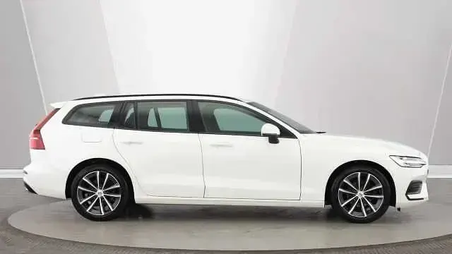 Used Volvo V60 Momentum 161 HP (118 kW) 2022 White Estate