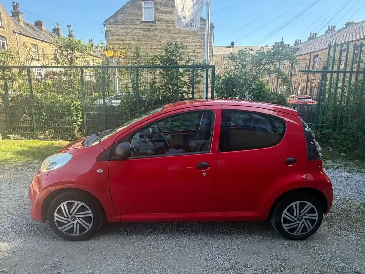 Used Citroën C1 68 HP (50 kW) 2012 Red Hatchback