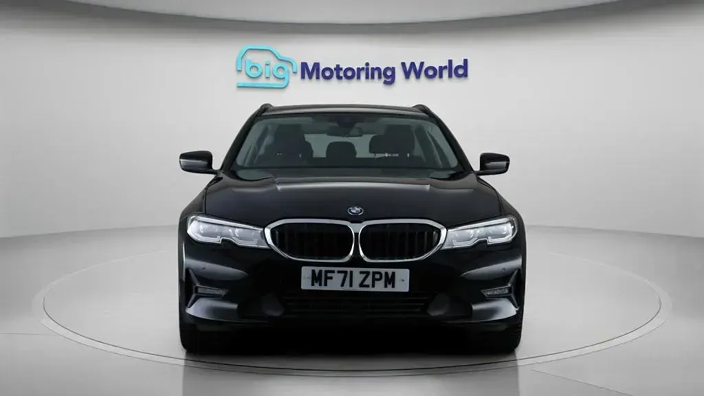 Used BMW 330e 292 HP (214 kW) 2021 Black Estate