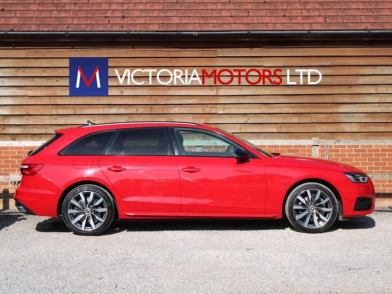 Begagnad Audi A4 Sport 150 HK (110 kW) 2021 Röd Kombi