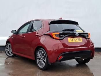Used Toyota Yaris Hybrid 116 HP (85 kW) 2021 Red Hatchback