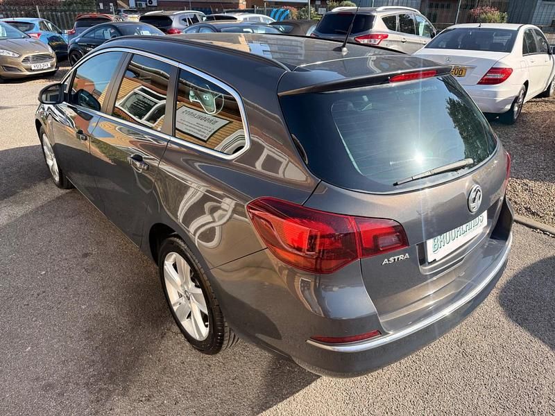 Usado Vauxhall Astra SRi 2015 Gris Familiar