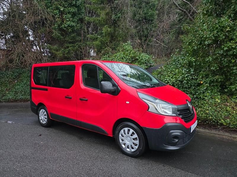 Used Renault Trafic Business 2018 Red MPV