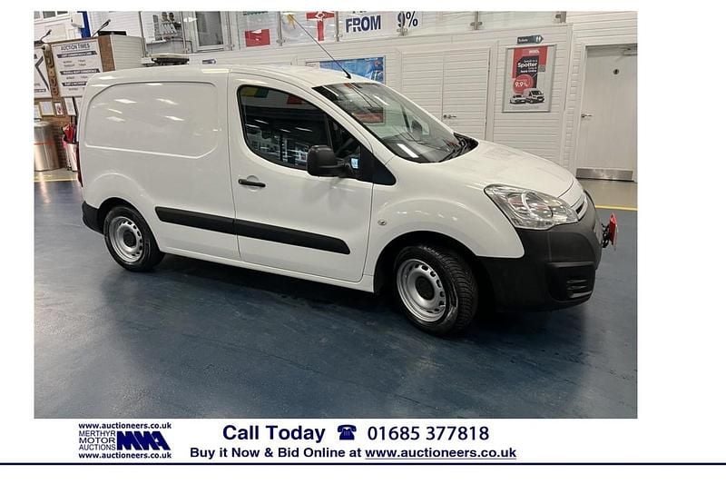 White Used 2018 Citroën Berlingo MPV | £5,920 (Super price) - Image 1/4