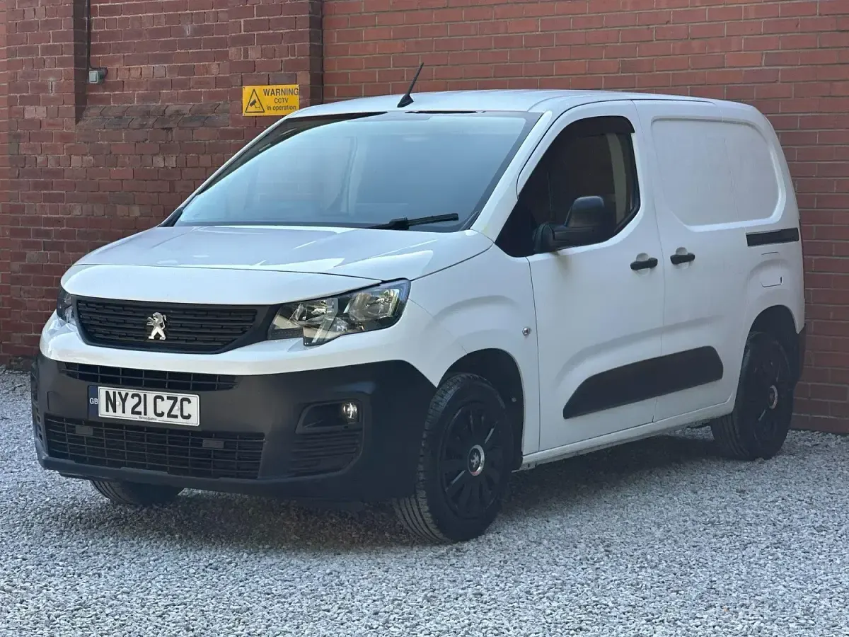 Used Peugeot Partner 131 HP (96 kW) 2021 White MPV