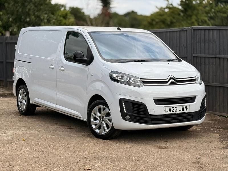 White Used 2023 Citroën Dispatch MPV | £10,995 (Super price) - Image 1/4