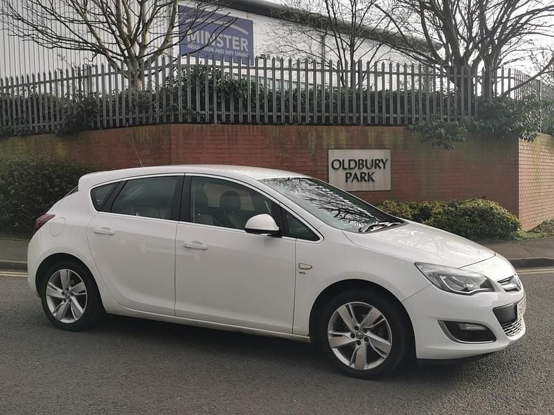Used Vauxhall Astra SRi 2015 White Hatchback