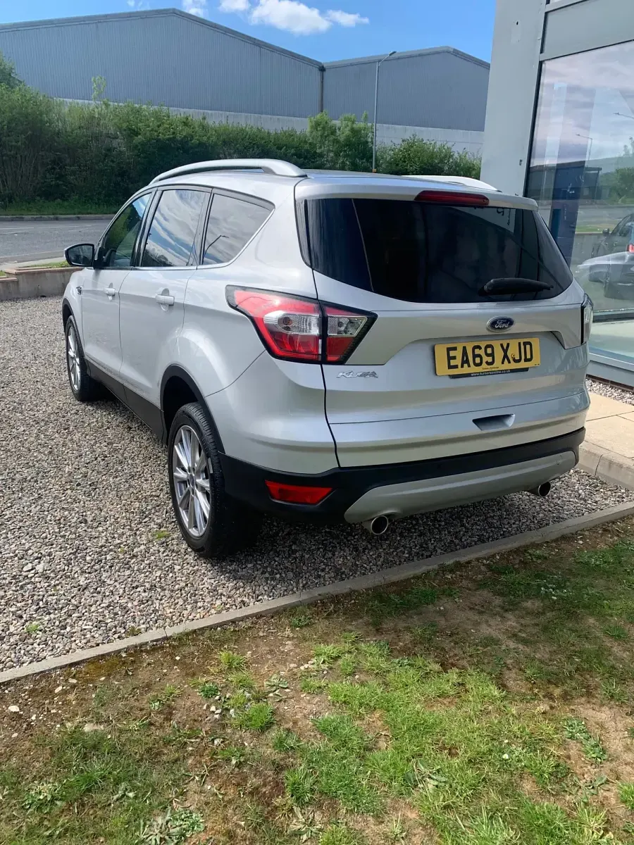 Begagnad Ford Kuga Titanium 2019 Silver SUV