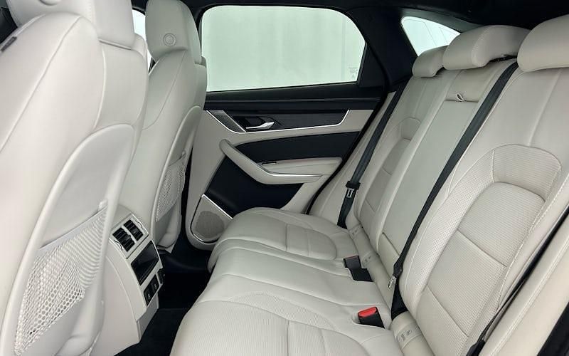 Used Jaguar F-Pace R-Dynamic 204 HP (150 kW) 2024 SUV