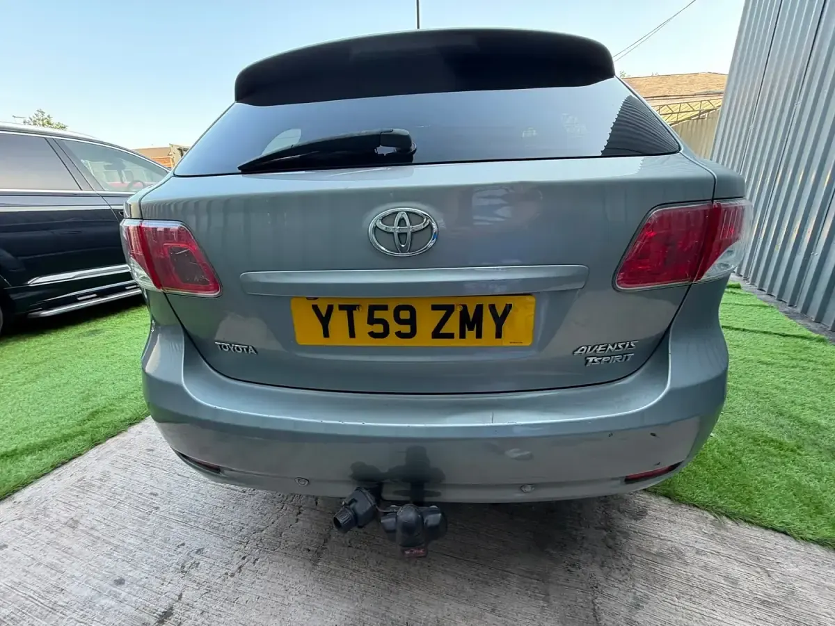 Used Toyota Avensis 150 HP (110 kW) 2009 Grey Estate