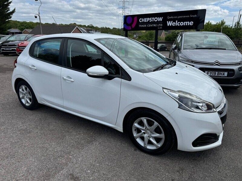 White Used 2016 Peugeot 208 Active Hatchback | £4,957 (Fair price) - Image 1/4