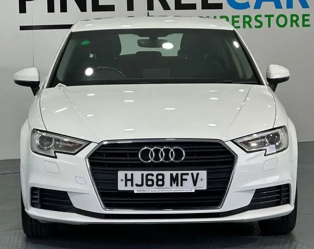 Used Audi A3 Sportback Business 116 HP (85 kW) 2018 White Hatchback