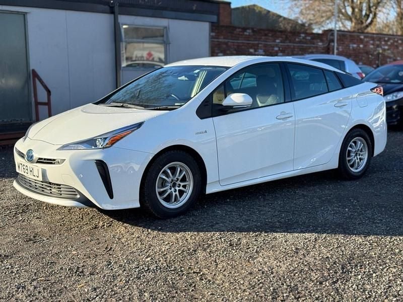 Used Toyota Prius 2025 White Hatchback
